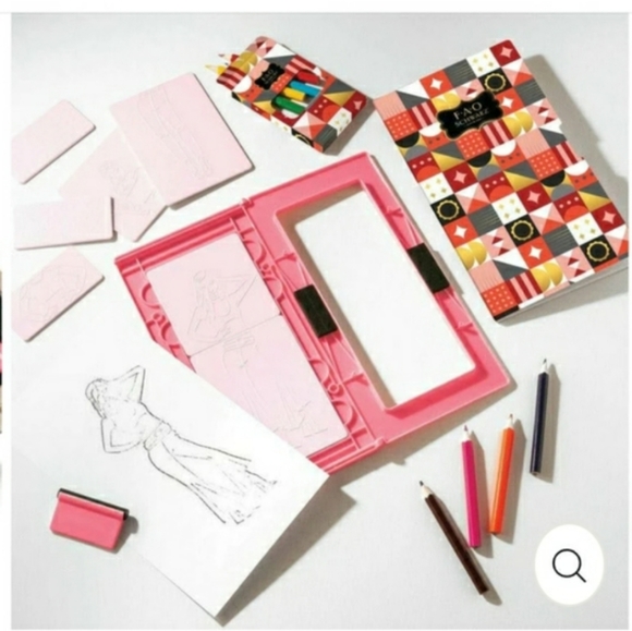 FAO Schwarz Fashion Designer Kit In Woodbox Design Your Own Outfits - Picture 2 of 9